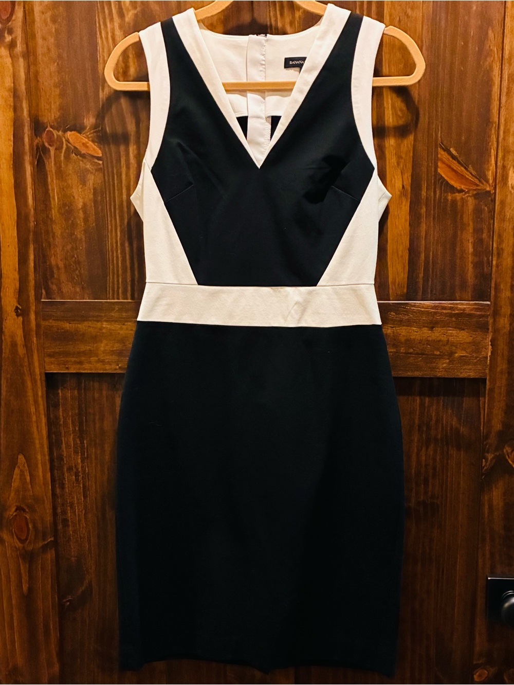 NWOT Banana Republic Black & White Sheath Dress. Stretch, fitted, Size 8